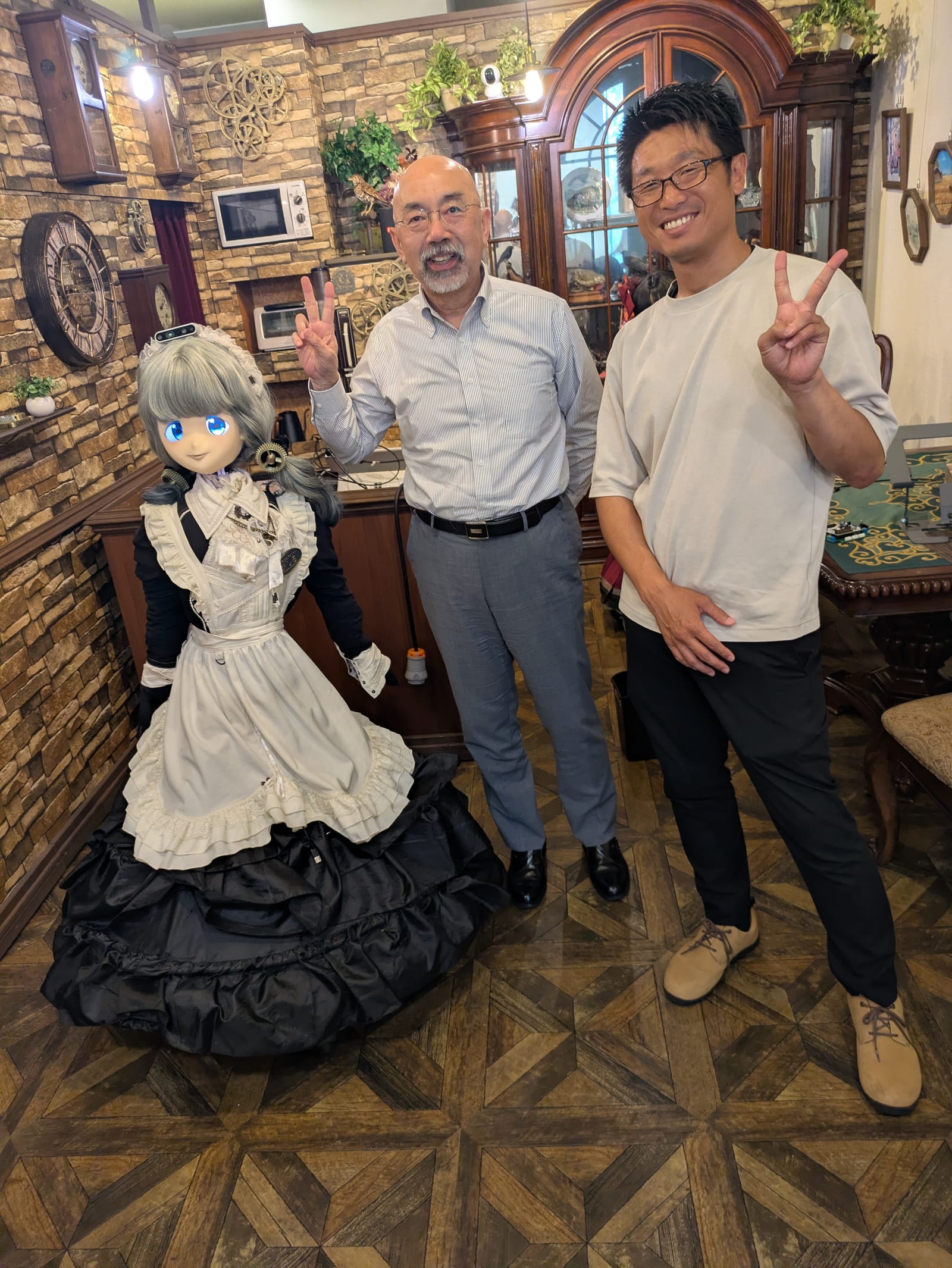 ましろちゃんと、子どもアイデア楽工のコウチョウ(中央)と僕(右)