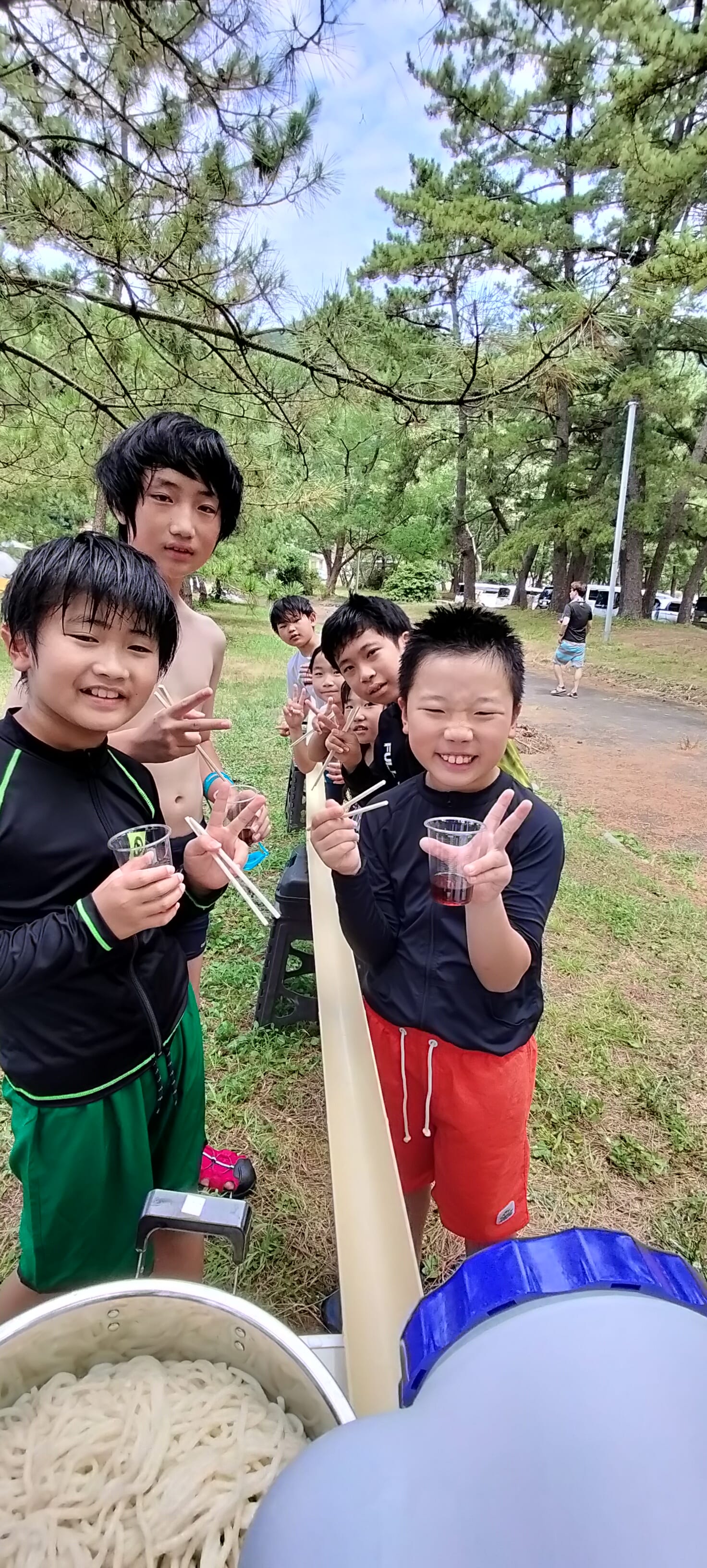 箸を構えて待つ
